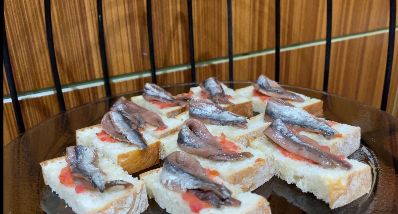 Anchovies and pa amb tomàquet at Dubai's Marriot hotel on December 18, 2021 (by Catalan food ministry)